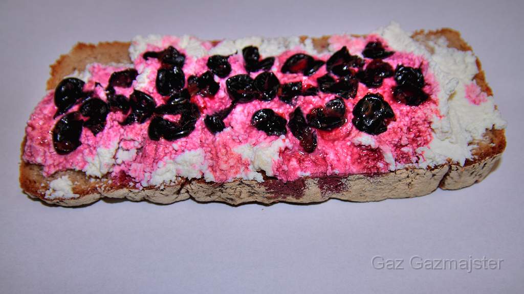 sandwichwith.jpg - Sandwich with cheese and black cherry (Prunus serotina)