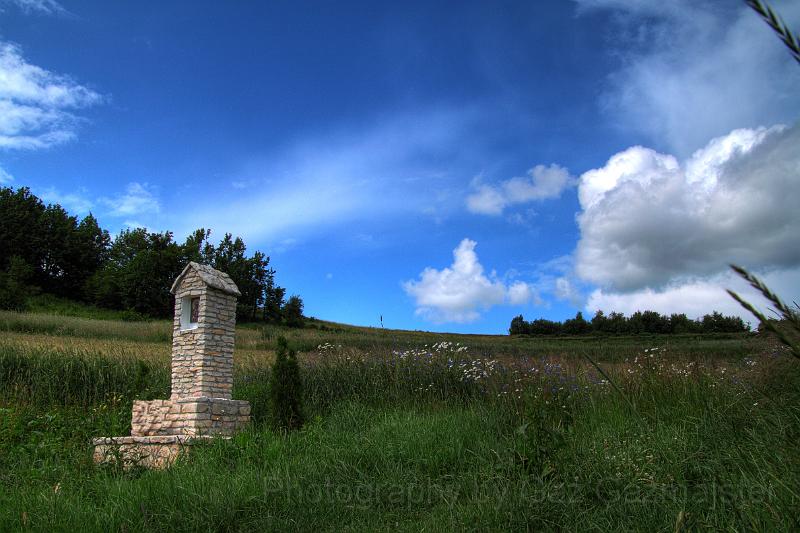 krzyz.jpg - A sign in the field